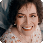 “Tengo piel sensible y siempre me daba miedo probar productos nuevos. Pero con Skinsmed me siento segura: mi piel está hidratada y sin irritaciones.”